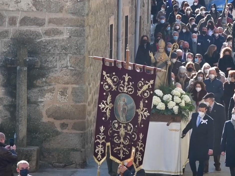 La fiesta en honor a San Ildefonso, en Herreruela de Oropesa (Toledo) se celebra durante 3 días: 22, 23 y 24 de enero. El 23 es el día grande, donde destacan la procesión y el sorteo de los “banzos”. La figura del Mayordomo tiene especial relevancia durante la fiesta. Ya hay documentación de la existencia de la hermandad de san Ildefonso en el año 1614. Fiesta de San ildefonso - Herreruela de Oropesa
